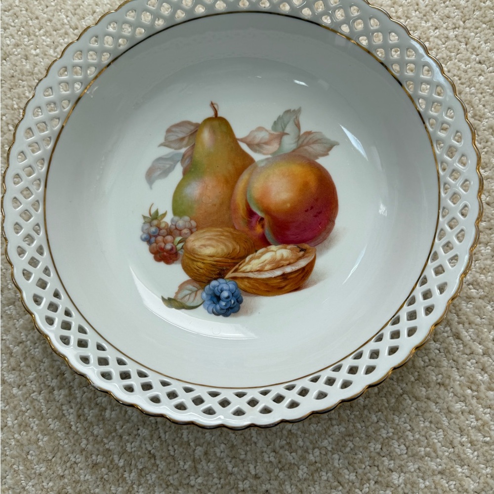 Schumann Arzberg Bavaria porcelain fruit plate